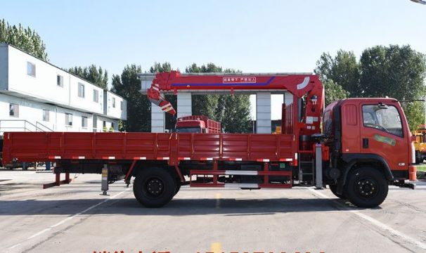 點(diǎn)擊查看詳細信息<br>標題：6.3噸東風(fēng)160馬力隨車(chē)吊 閱讀次數：2055